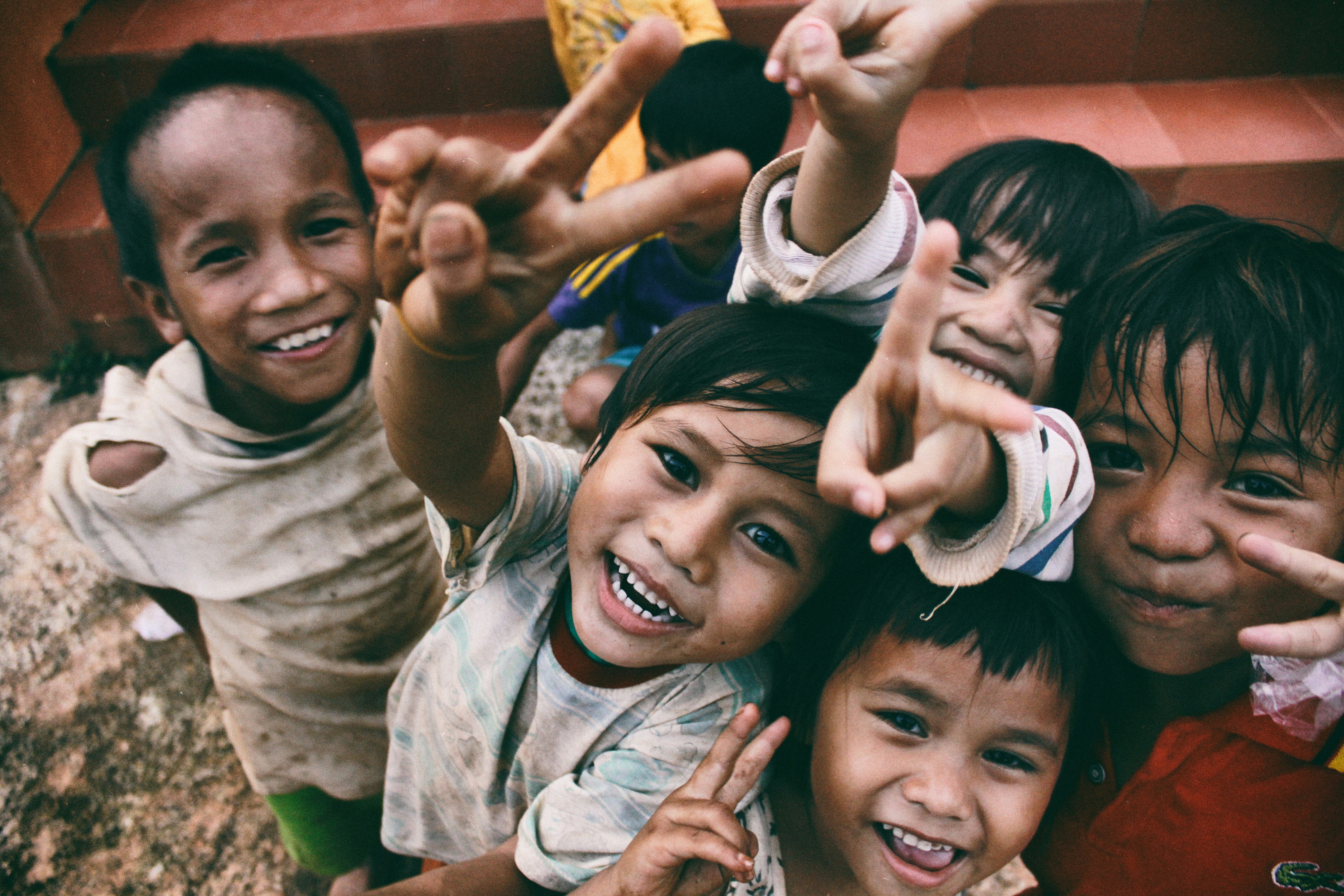 Anak-anak penerima manfaat SobatBantu